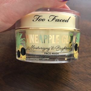Too Faced Pineapple Glow moisturizing and Brightening face mask